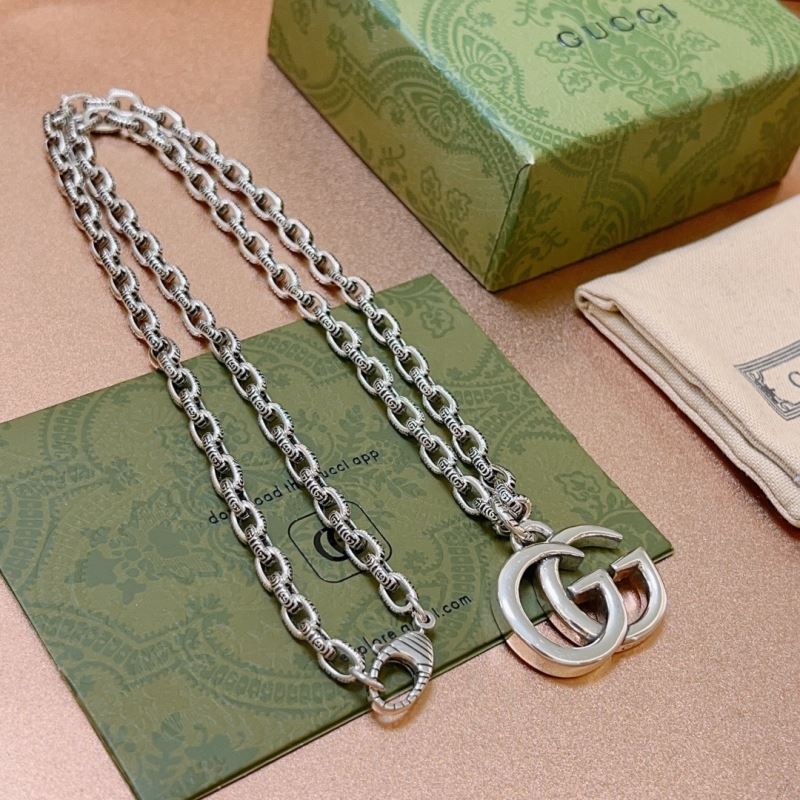G*u*i necklaces